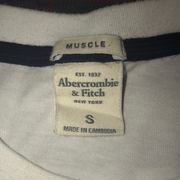 Abercrombie & Fitch - Picture 4 of 4